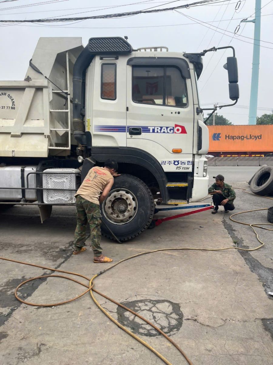 Dịch Vụ Lốp Xe Tại Bình Dương / Phục Vụ Xe Du Lịch, / Xe Tải / Xe Ben / Đầu Kéo Rơ Mooc